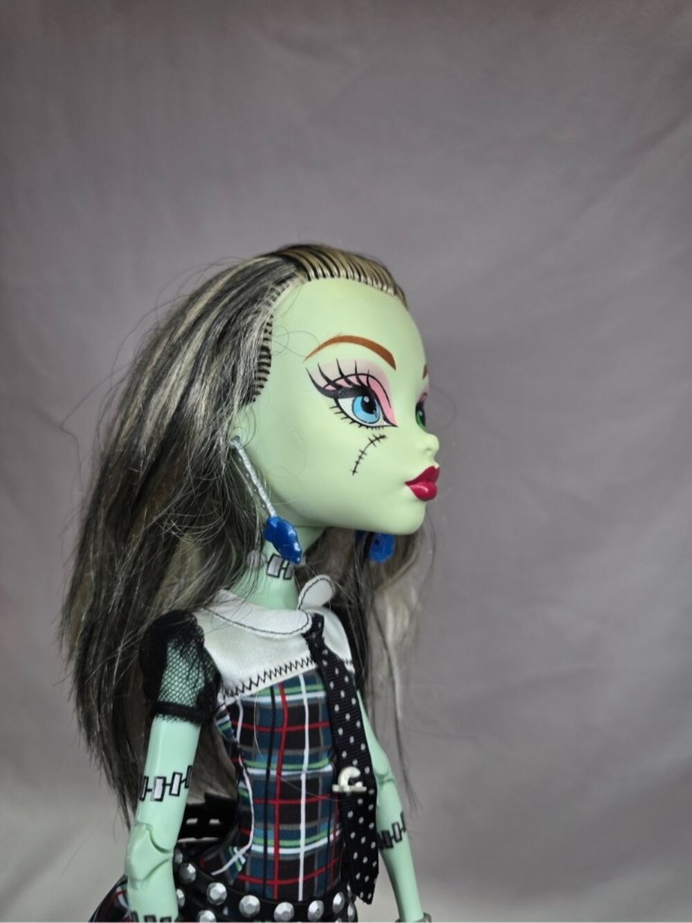 Monster High Frightfully Tall Ghouls 17’’ Frankie Stein Doll with stand - Picture 12 of 16
